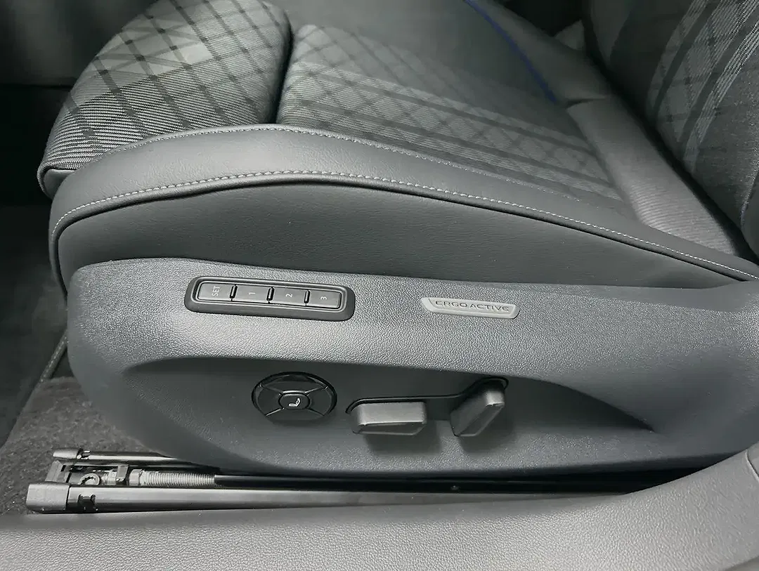Volkswagen Passat - Thumbnail 12