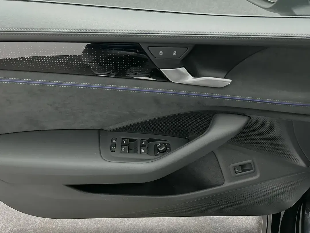 Volkswagen Passat - Thumbnail 13