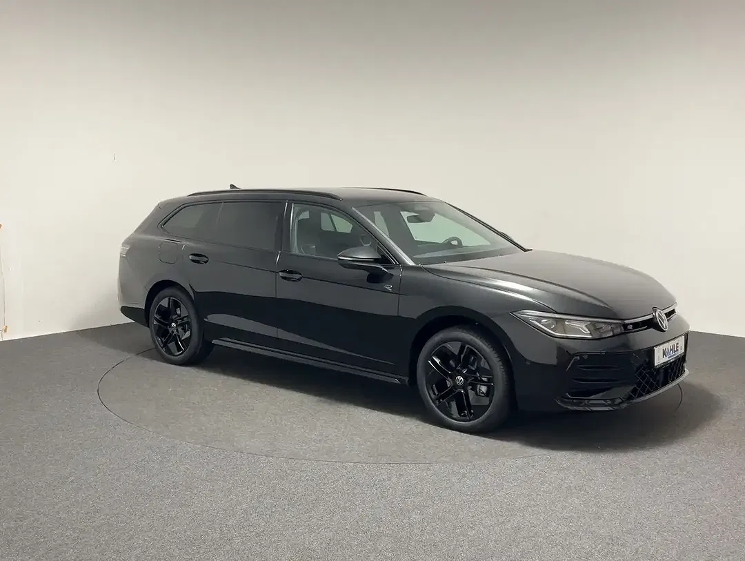 Volkswagen Passat - Thumbnail 3