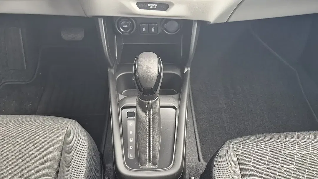 Suzuki Swift - Thumbnail 11