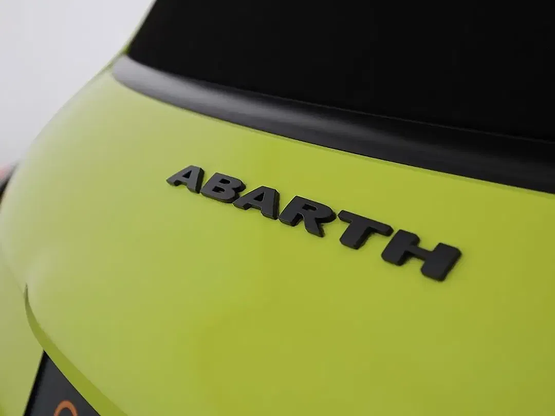 Abarth 500e - Thumbnail 6