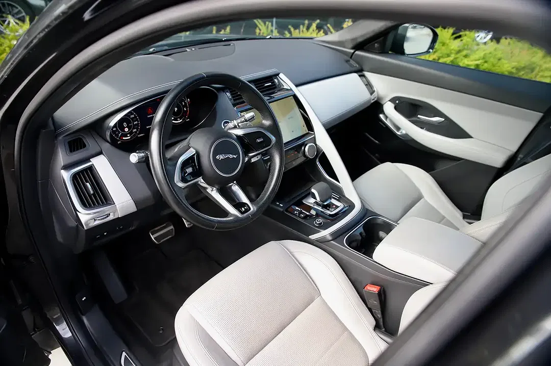 Jaguar E-Pace - Thumbnail 13