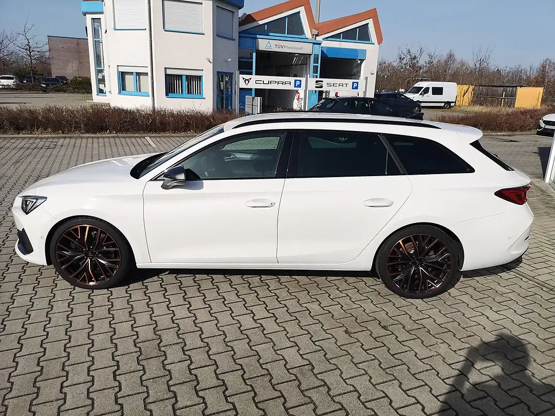 CUPRA Leon - Thumbnail 2