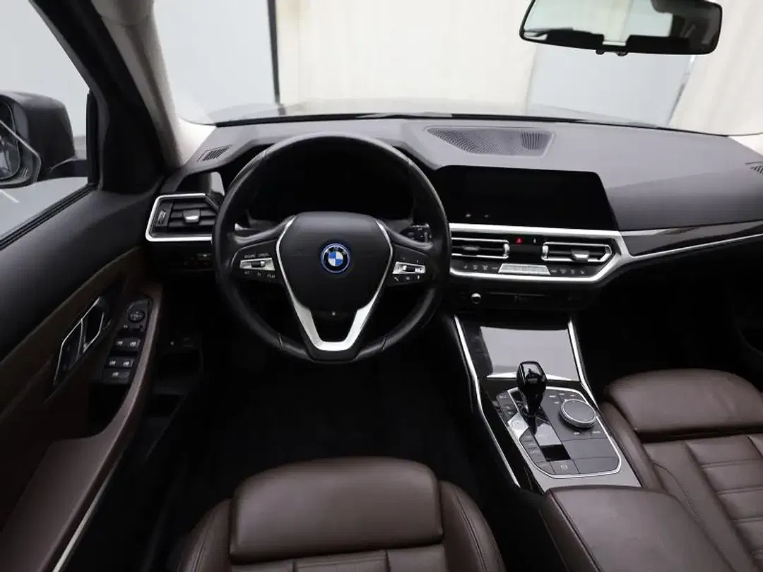 BMW 330 - Thumbnail 9