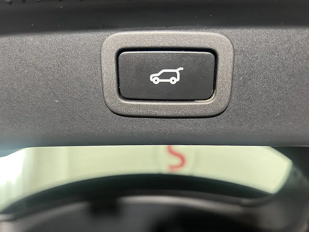Jaguar I-Pace - Thumbnail 13