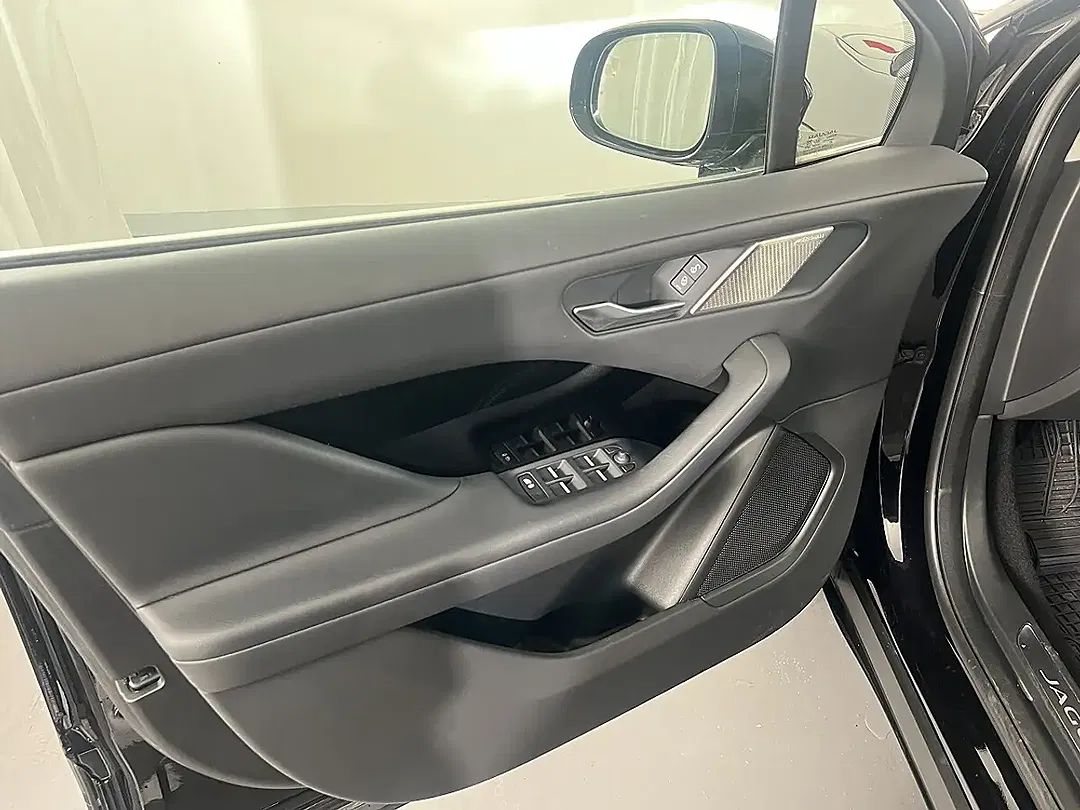 Jaguar I-Pace - Thumbnail 15