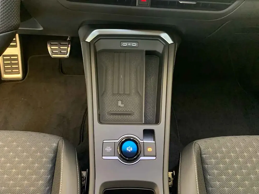 Volkswagen T-Roc - Thumbnail 13