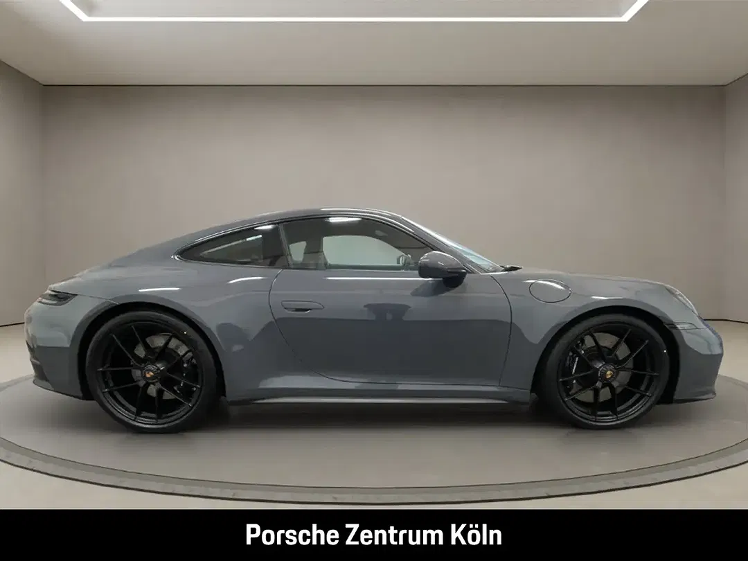 Porsche 992 - Thumbnail 6