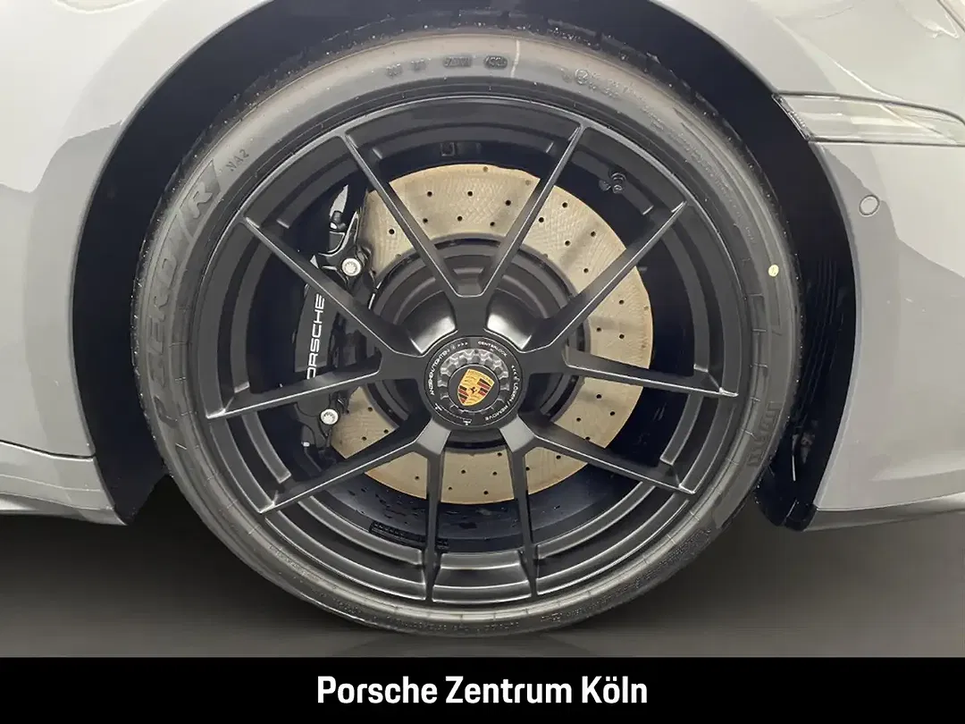 Porsche 992 - Thumbnail 9
