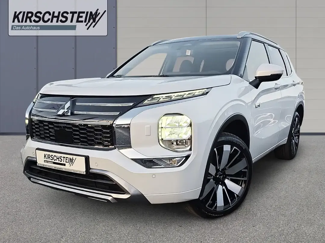 Mitsubishi Outlander - Thumbnail 1