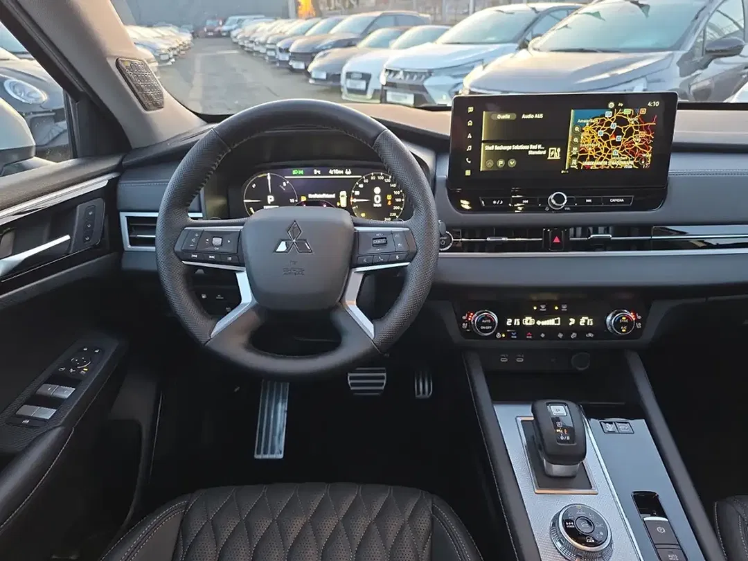Mitsubishi Outlander - Thumbnail 12