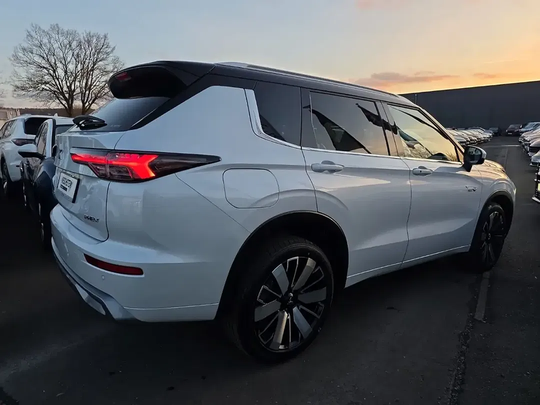 Mitsubishi Outlander - Thumbnail 14