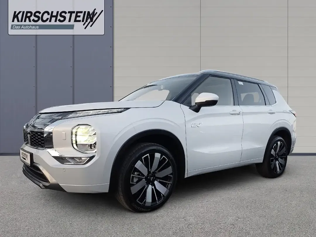 Mitsubishi Outlander - Thumbnail 2