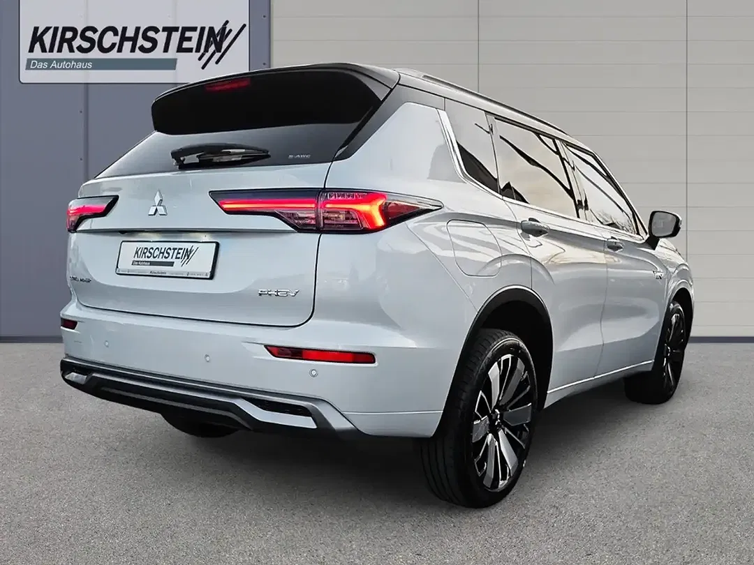 Mitsubishi Outlander - Thumbnail 3