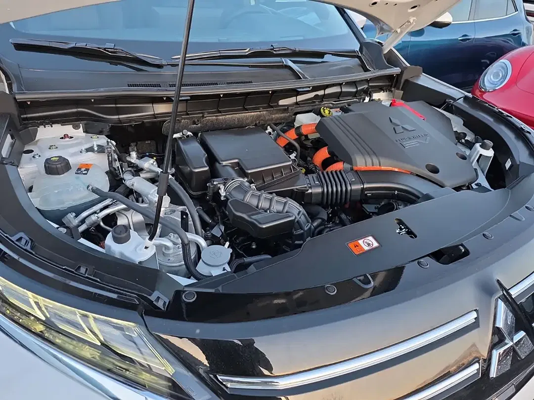 Mitsubishi Outlander - Thumbnail 5