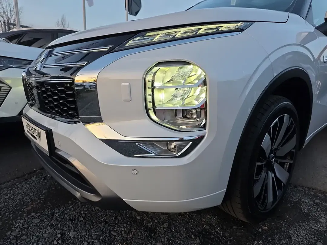 Mitsubishi Outlander - Thumbnail 7