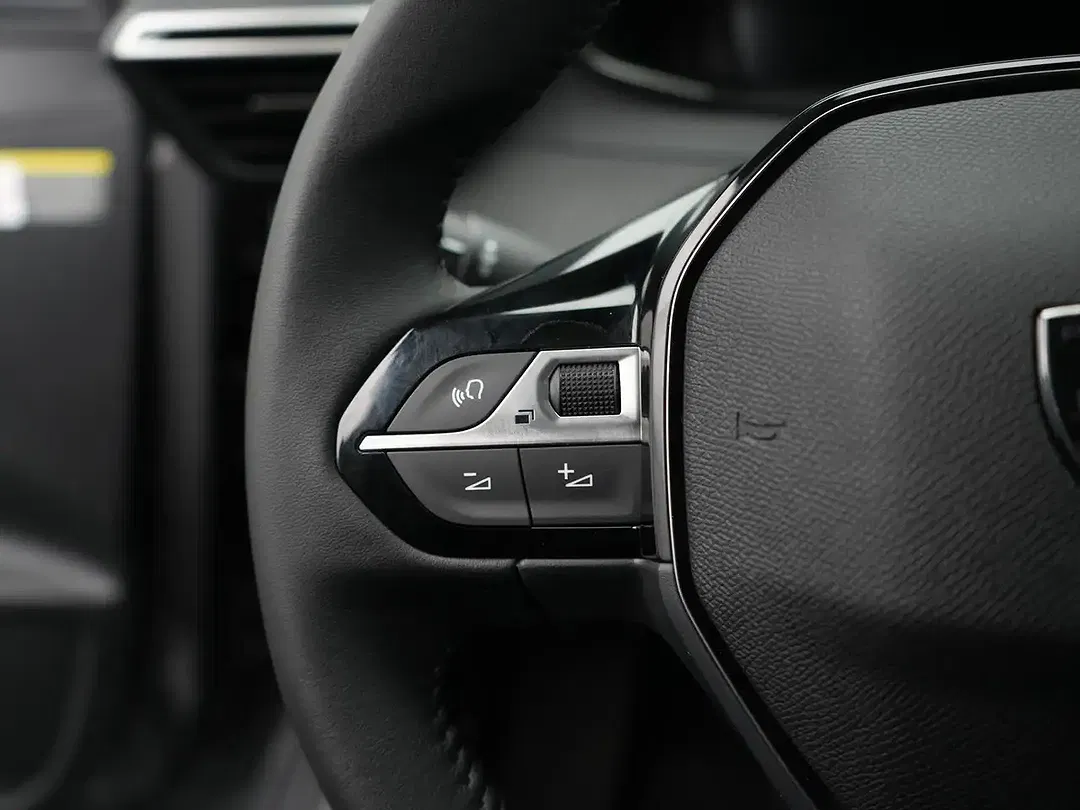 Peugeot 208 - Thumbnail 10