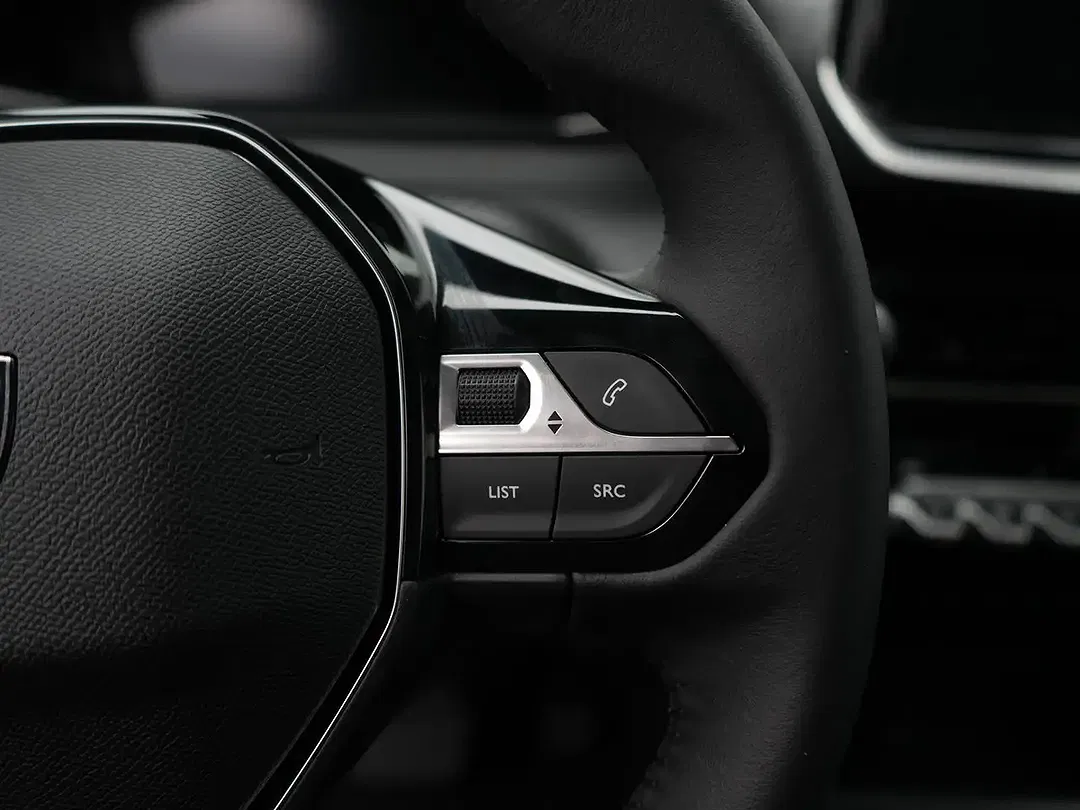 Peugeot 208 - Thumbnail 11