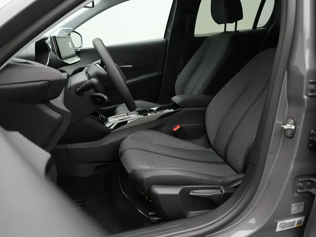Peugeot 208 - Thumbnail 6