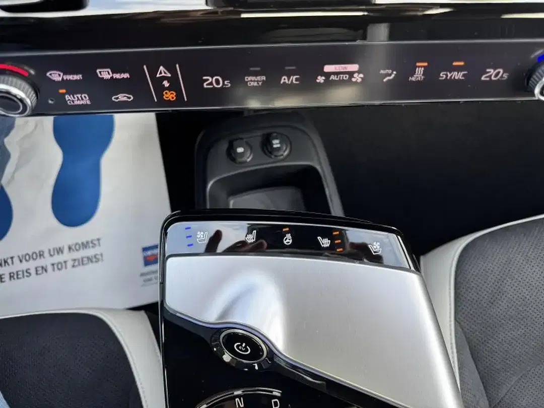 Kia EV6 - Thumbnail 18