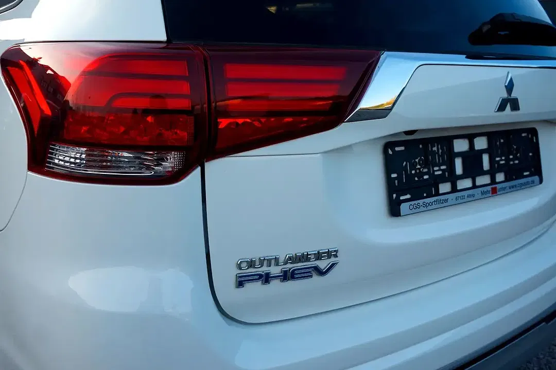 Mitsubishi Outlander - Thumbnail 10
