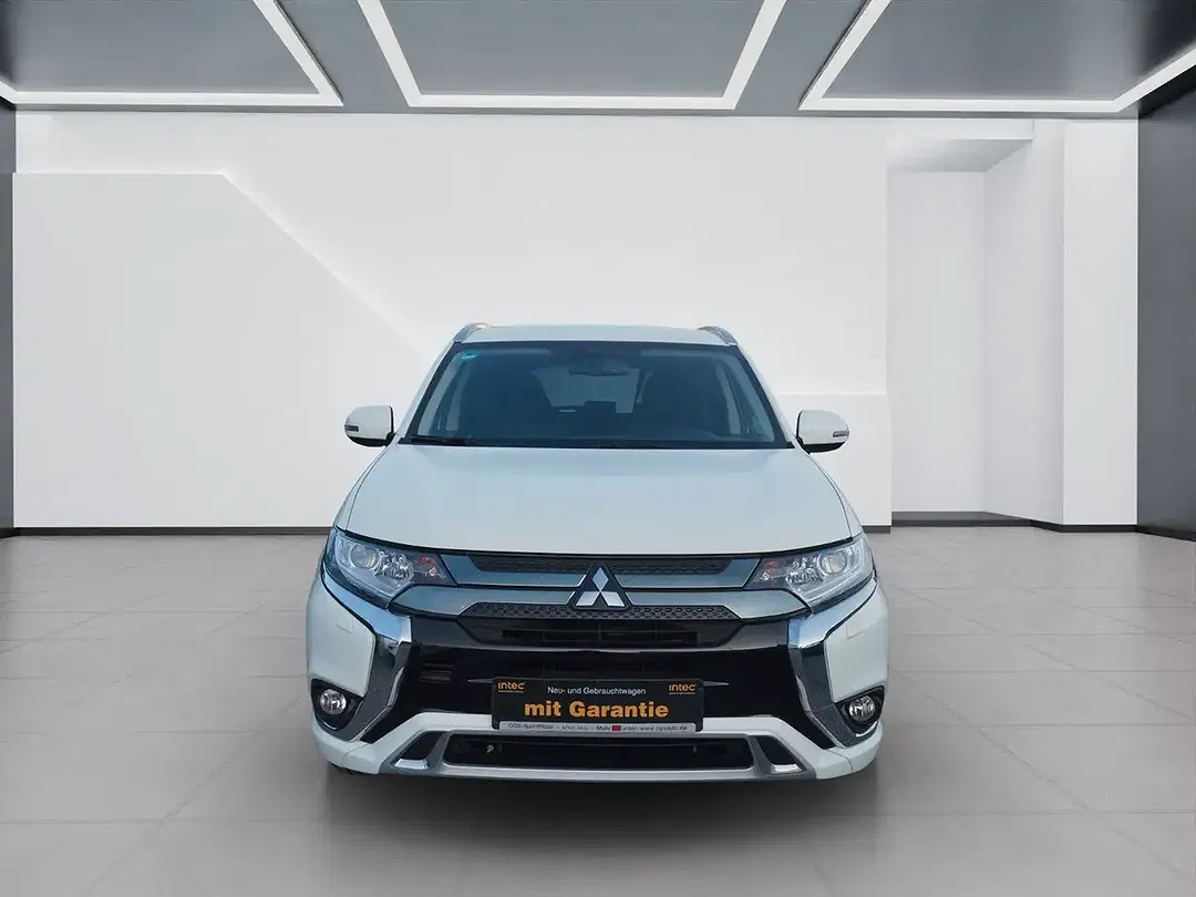 Mitsubishi Outlander - Thumbnail 2