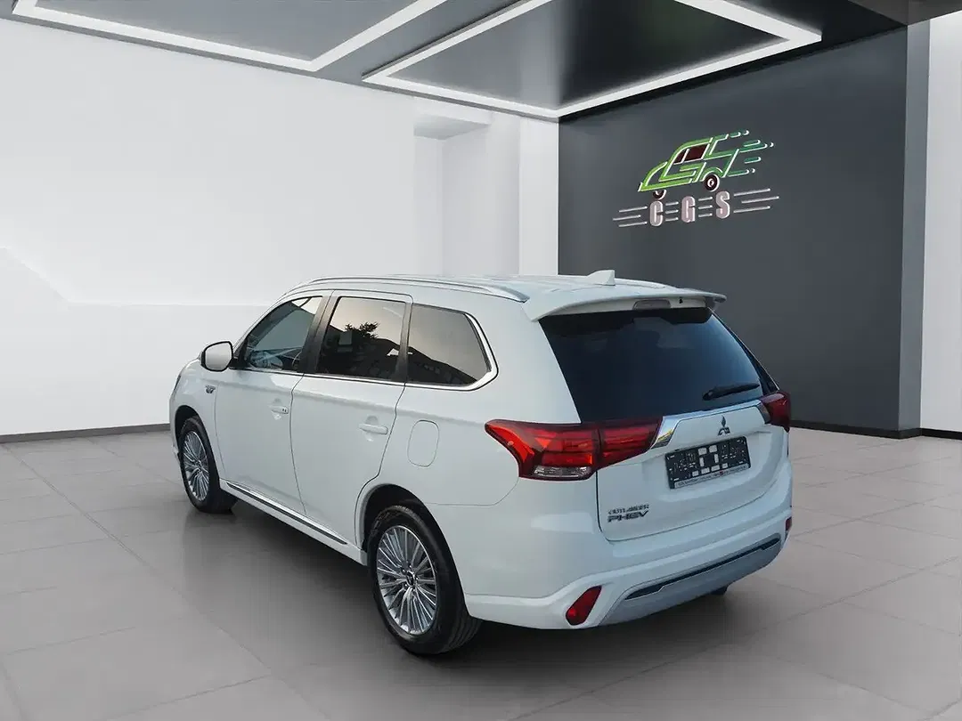 Mitsubishi Outlander - Thumbnail 6