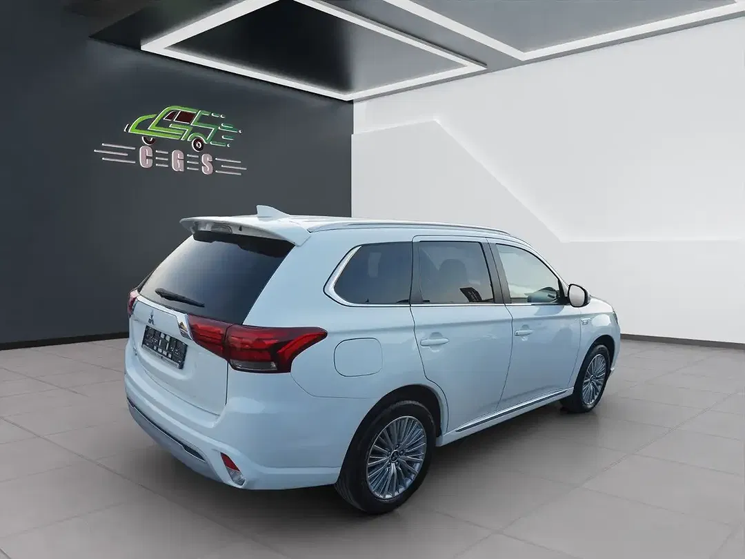 Mitsubishi Outlander - Thumbnail 8