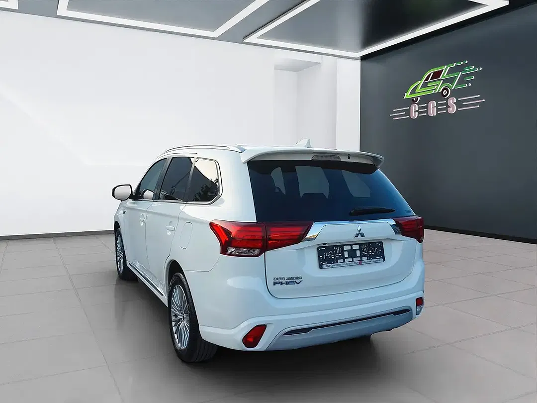 Mitsubishi Outlander - Thumbnail 9