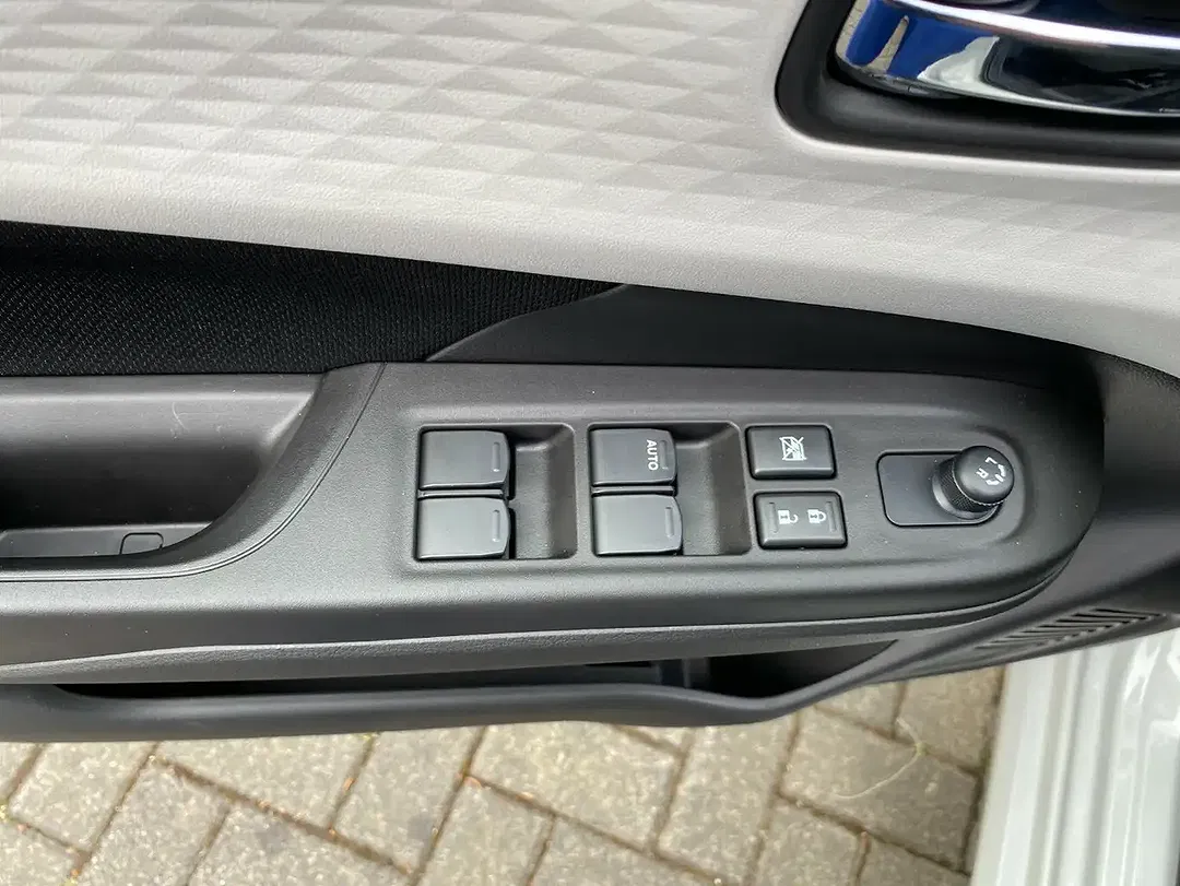 Suzuki Swift - Thumbnail 10