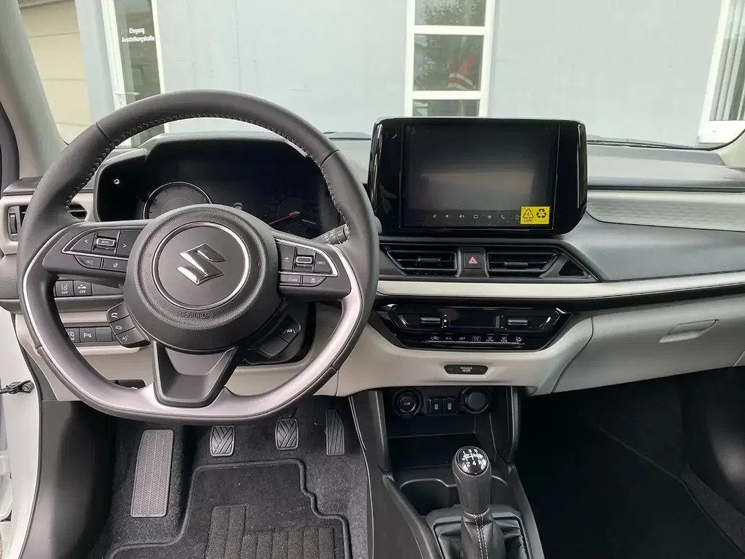 Suzuki Swift - Thumbnail 11
