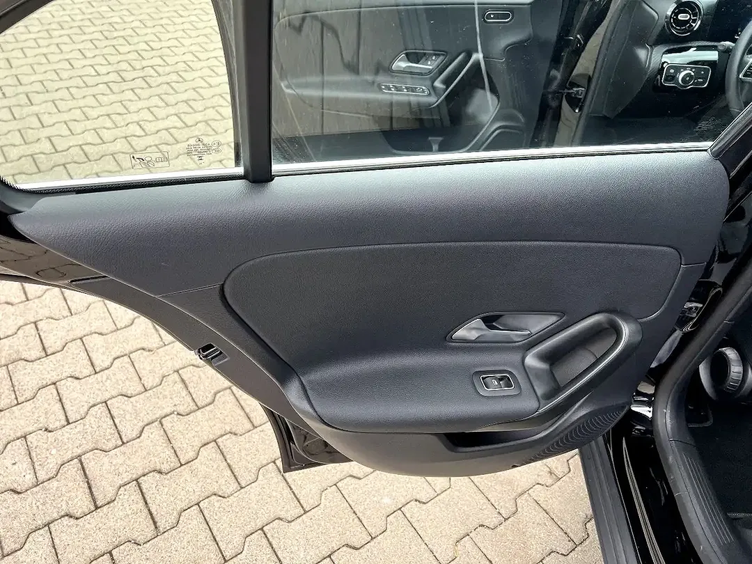 Mercedes-Benz A 180 - Thumbnail 11