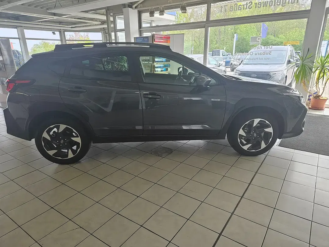 Subaru Crosstrek - Thumbnail 3