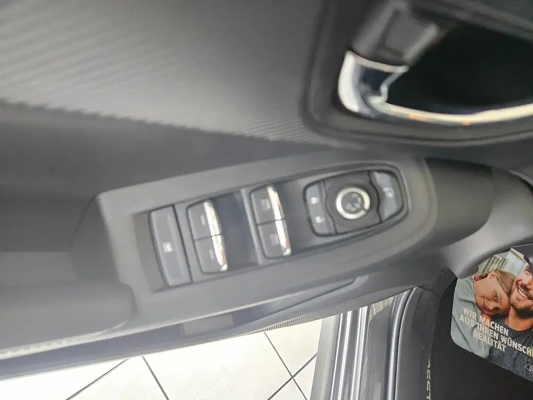Subaru Crosstrek - Thumbnail 9