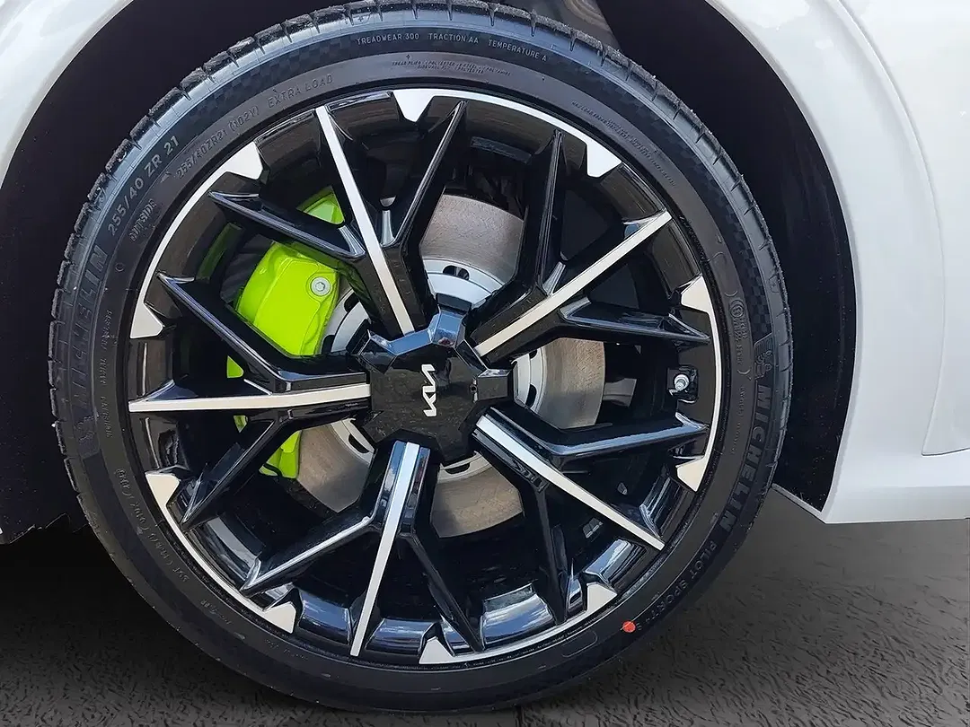 Kia EV6 - Thumbnail 16