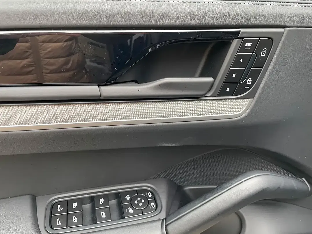 Porsche Cayenne - Thumbnail 13