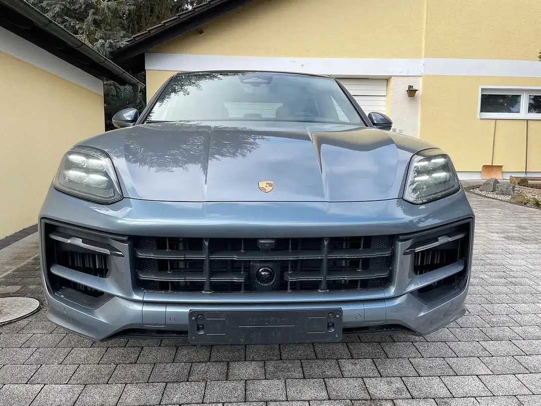 Porsche Cayenne - Thumbnail 2