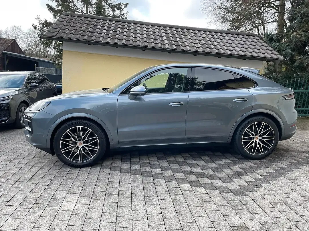 Porsche Cayenne - Thumbnail 3