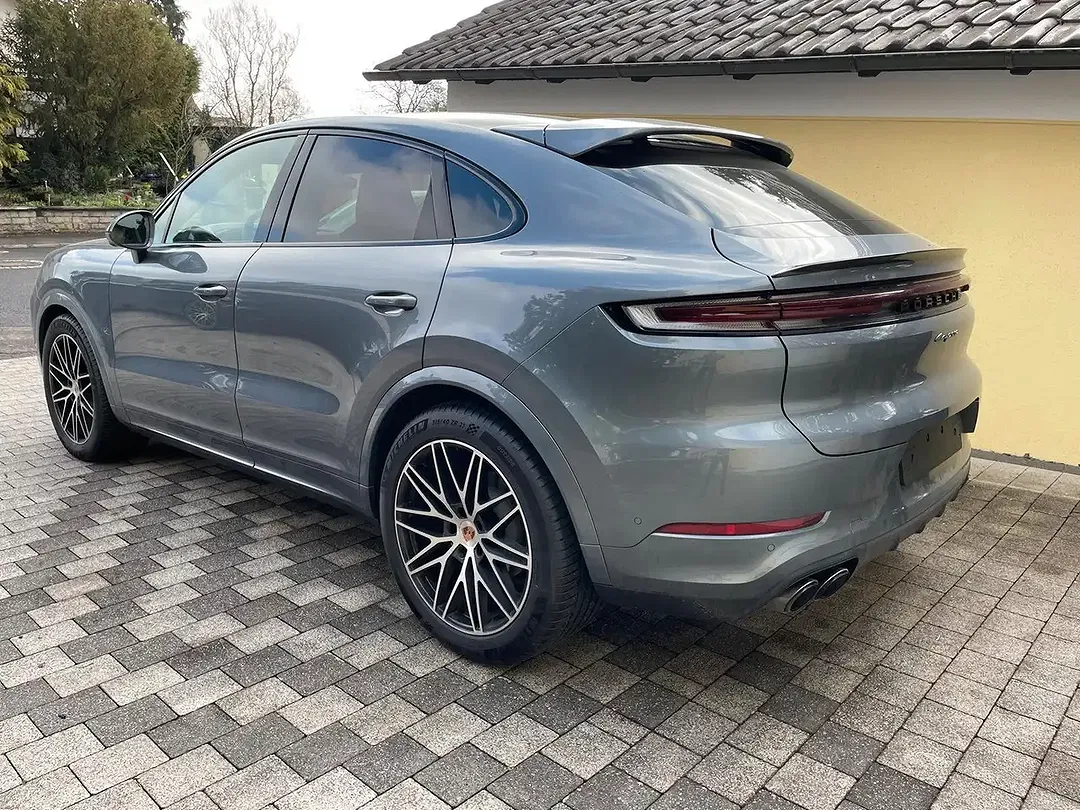 Porsche Cayenne - Thumbnail 4