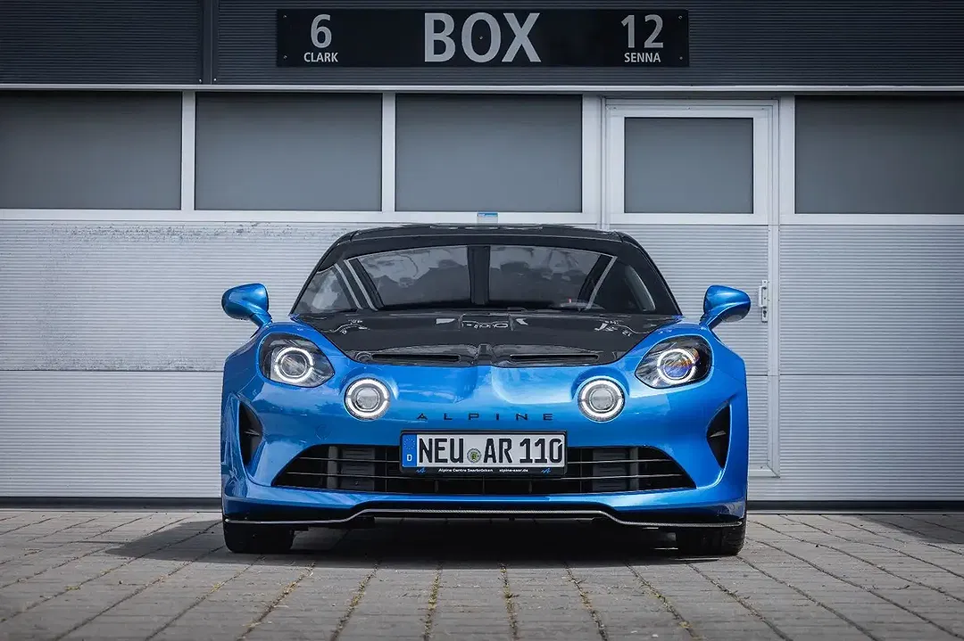Alpine A110 - Thumbnail 1