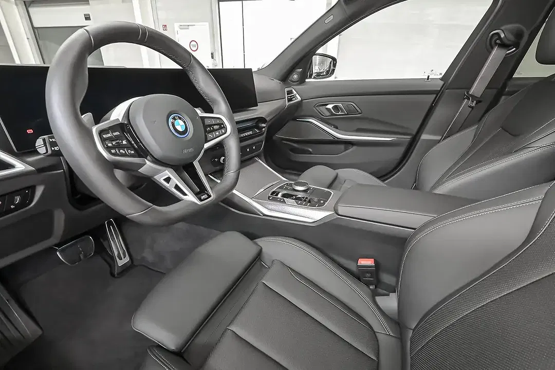 BMW 330 - Thumbnail 6