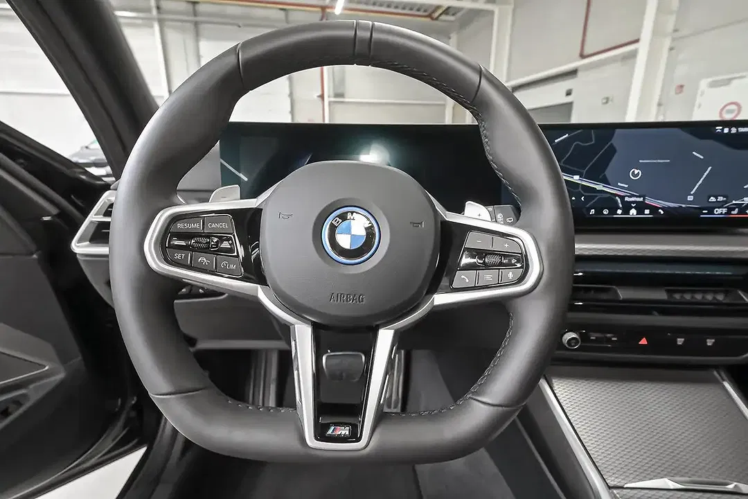 BMW 330 - Thumbnail 9
