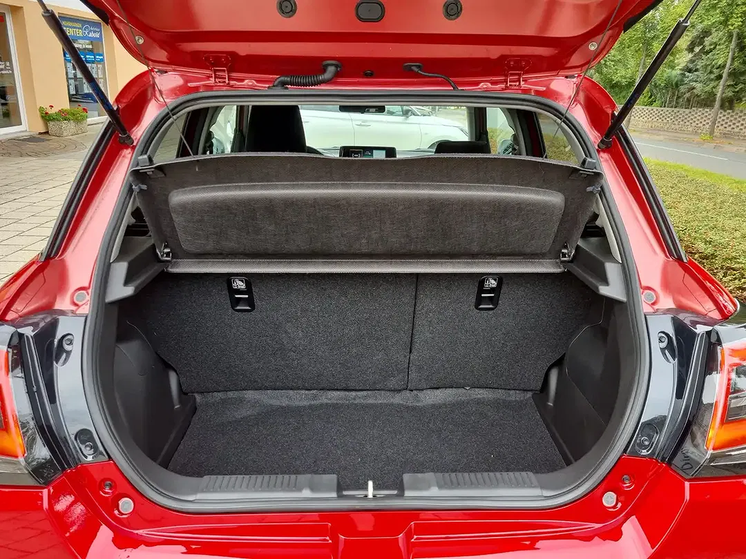 Suzuki Swift - Thumbnail 11