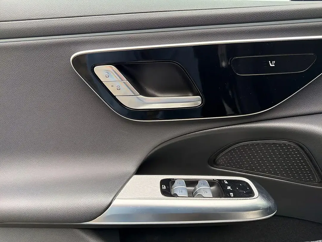 Mercedes-Benz E 200 - Thumbnail 11
