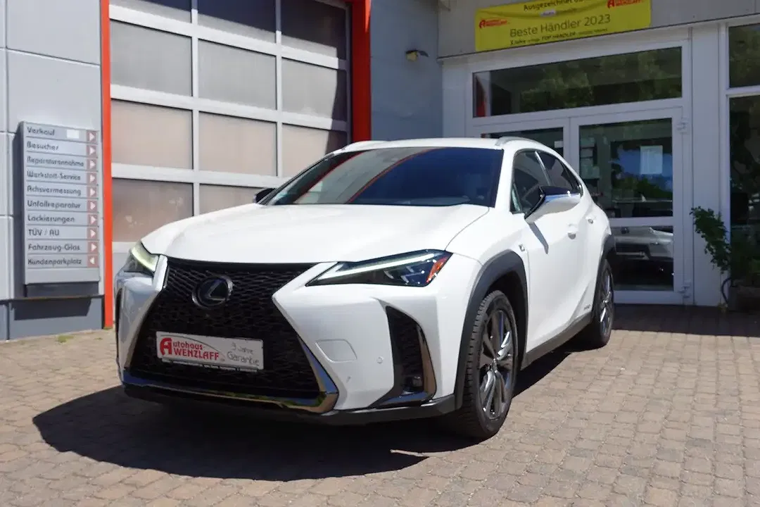 Lexus UX 250h E-FOUR F SPORT
