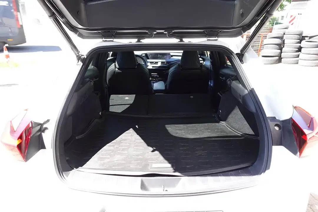 Lexus UX 250h - Thumbnail 11