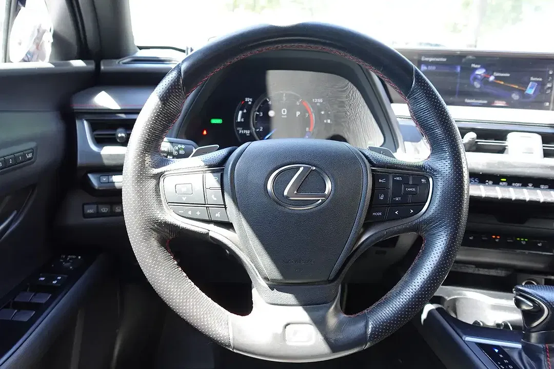 Lexus UX 250h - Thumbnail 14