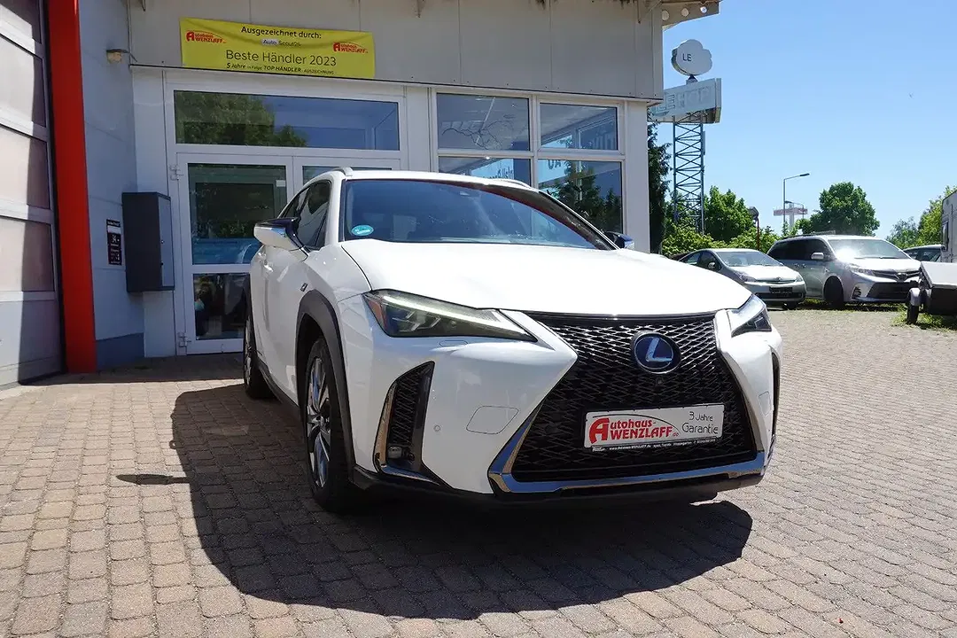 Lexus UX 250h - Thumbnail 2
