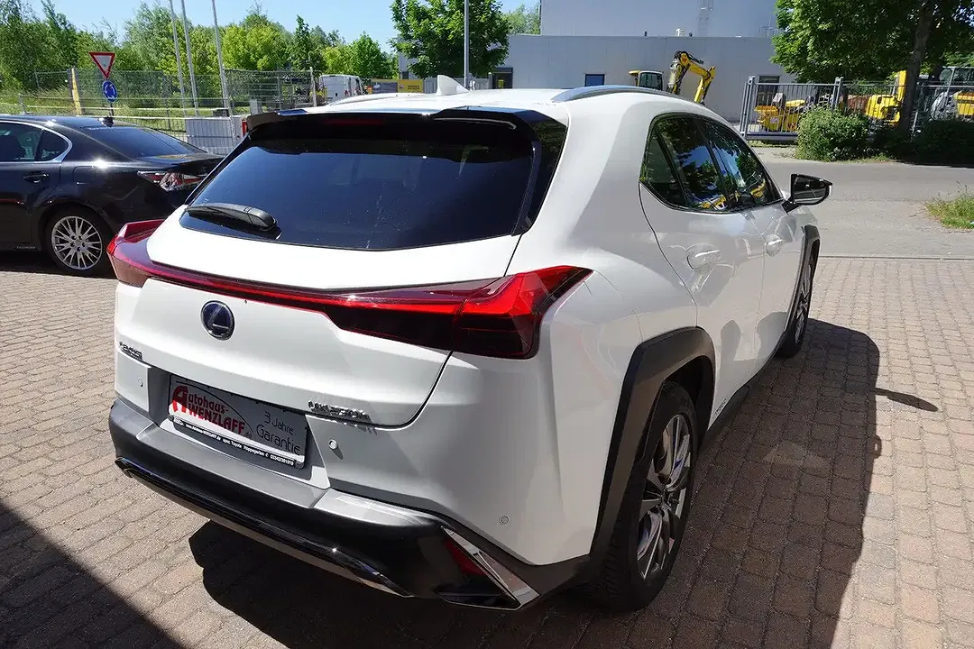 Lexus UX 250h - Thumbnail 4