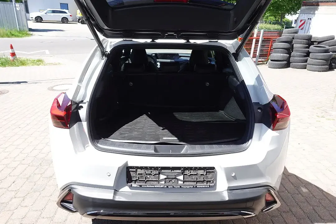 Lexus UX 250h - Thumbnail 9